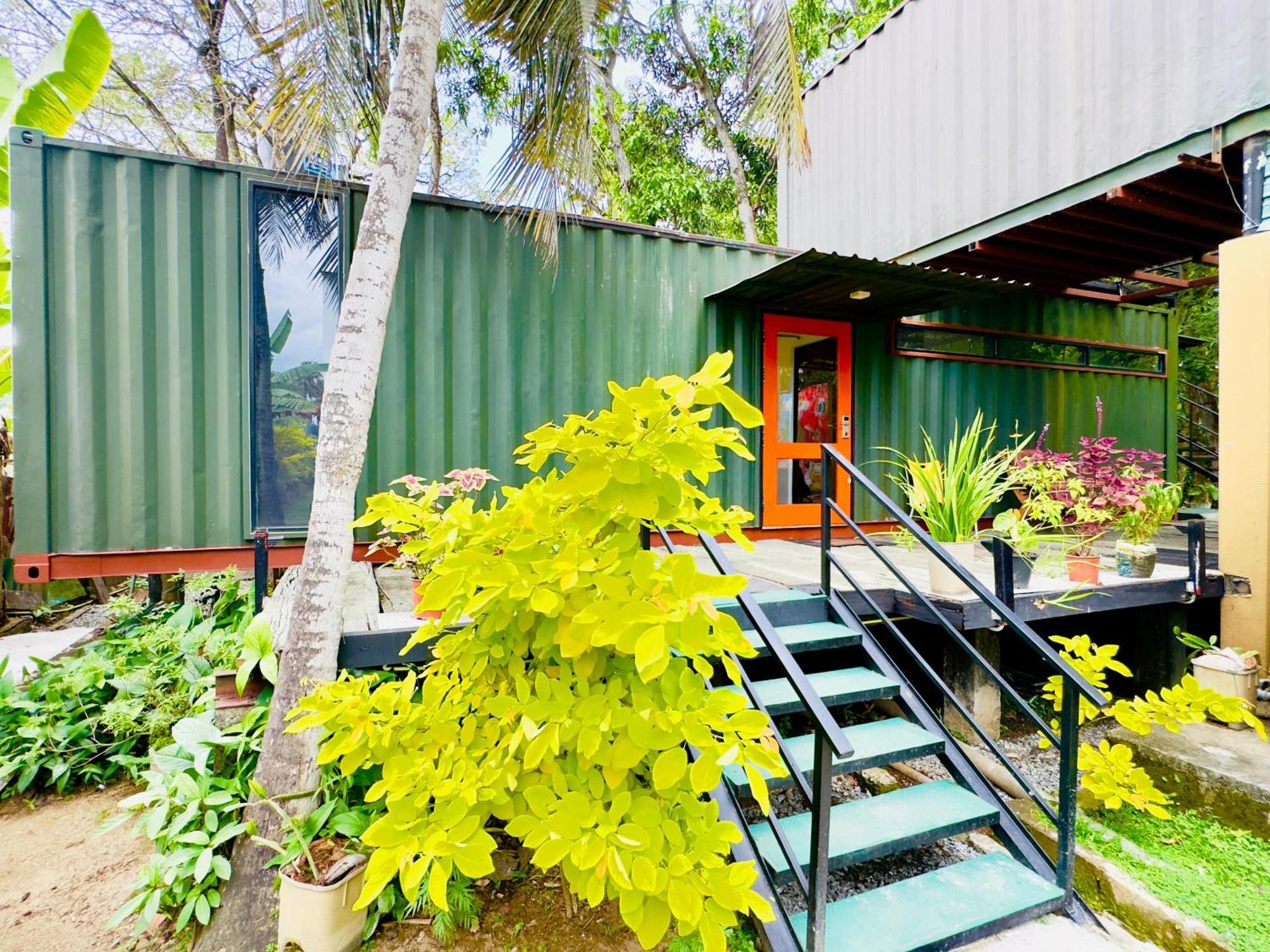 Traveler'S Haven Hostel At Colombo Intl Airport Katunayaka Dış mekan fotoğraf
